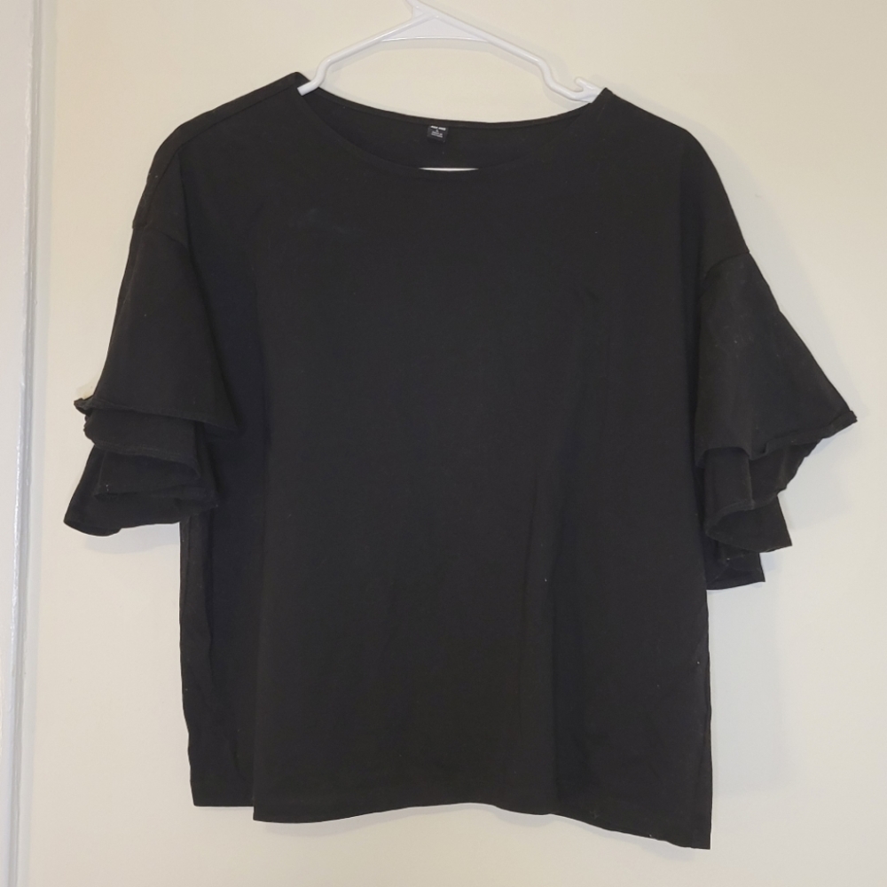 Uniqlo Ruffled Sleeved T shirt